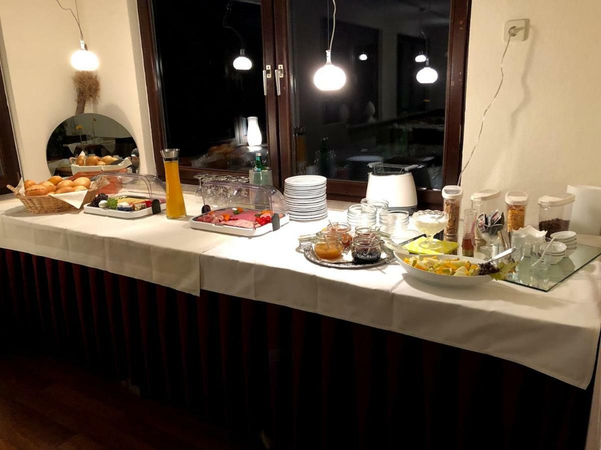 Hotel Garni Zum Adenauer Forst 윔바흐 외부 사진