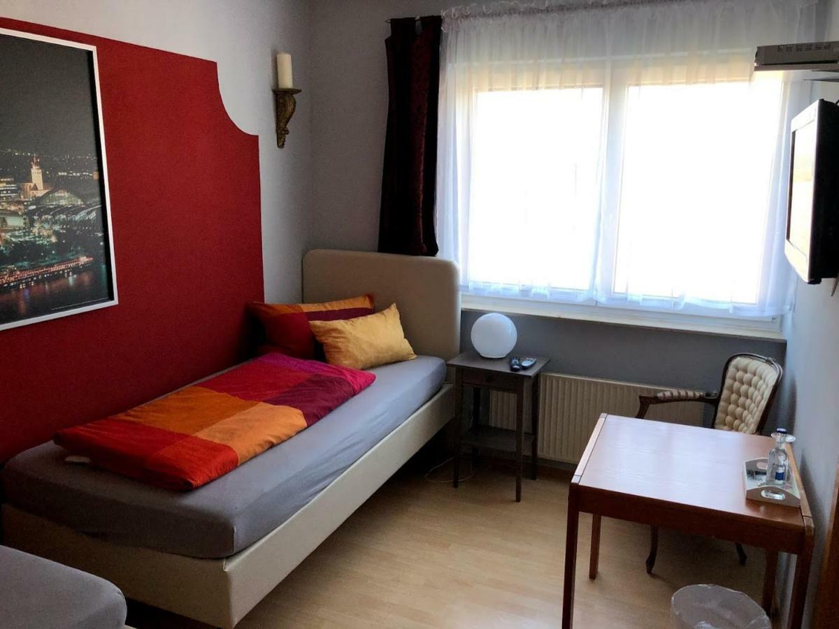 Hotel Garni Zum Adenauer Forst 윔바흐 외부 사진